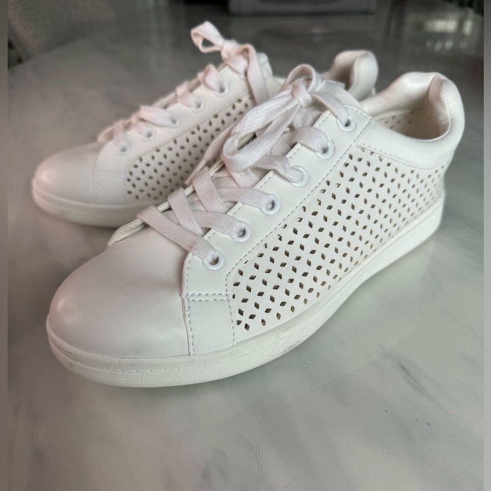 Women’s Size 8 White Sam Edelman Circus sneaker